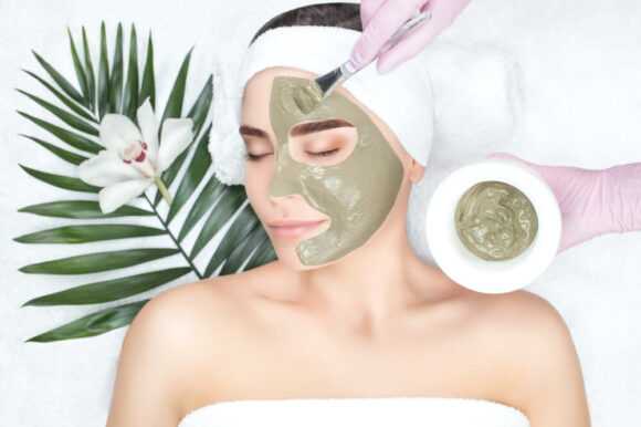 Choosing the Right Facial: Chemical vs. Natural Products
